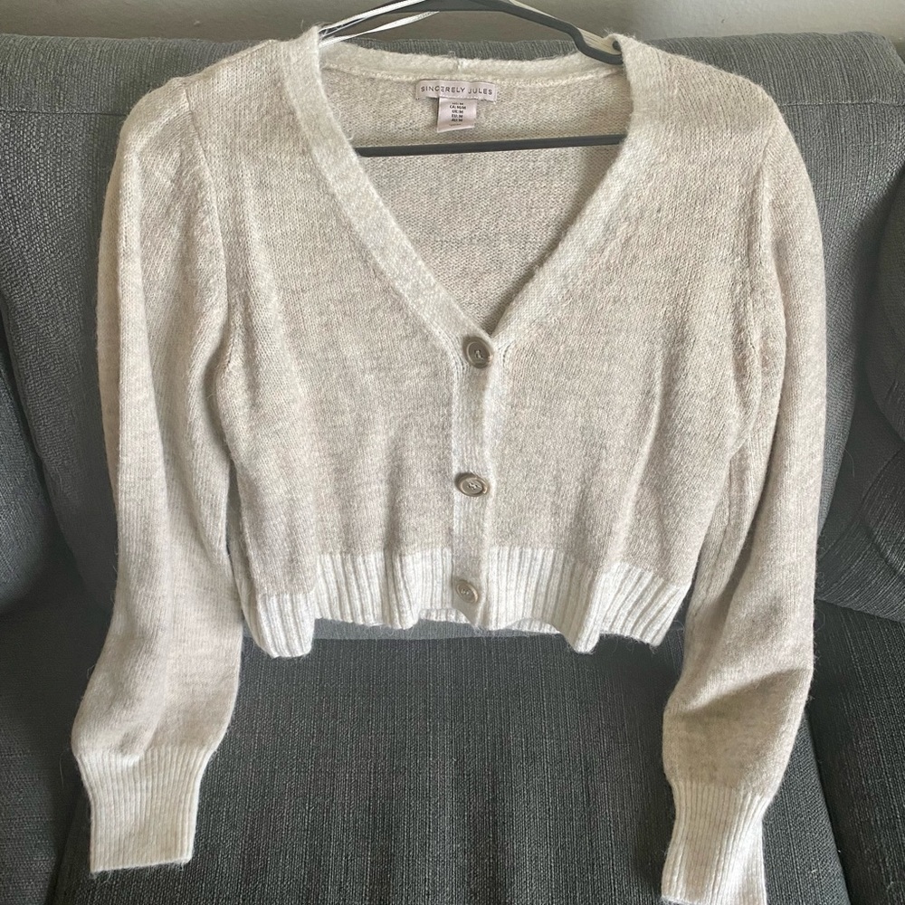 beige fuzzy cropped v neck cardigan